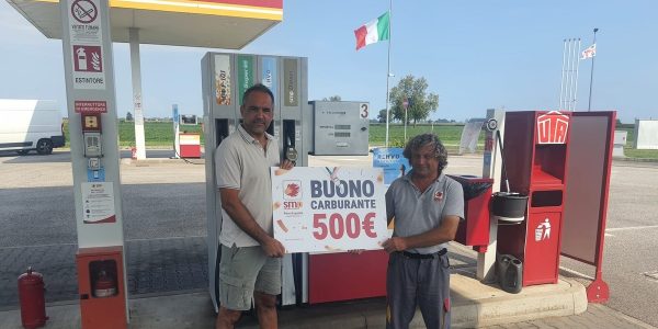 La premiazione presso la stazione di servizio SMP, a Latisana